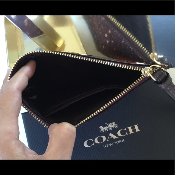 🌸Coach Boxed Small Wristlet Corner Zip NWT. - Picture 4 of 8